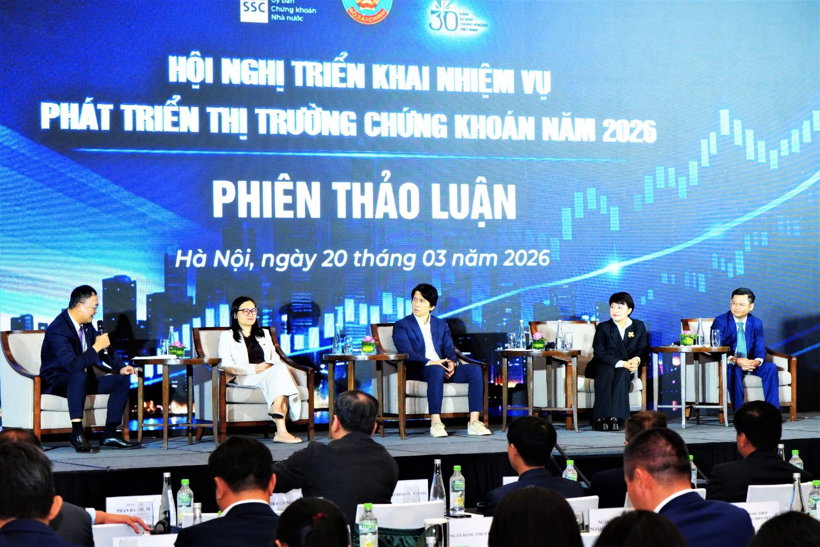 Các giải pháp phát triển thị trường chứng khoán – Góp phần thúc đẩy tăng trưởng kinh tế